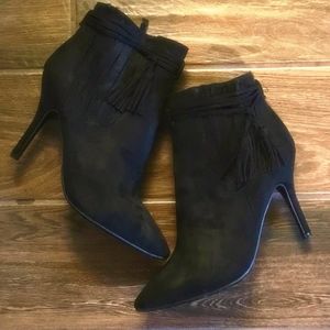 NWT Top Moda Black suede tassel bootie size 9